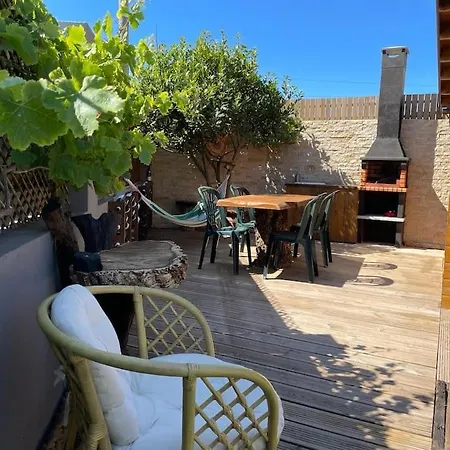 Casa de Férias Casa Em Madeira Com Jardim Privado