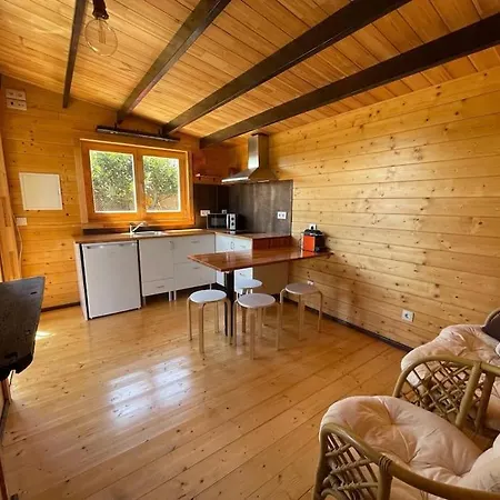 Casa Em Madeira Com Jardim Privado Semesterbostad *