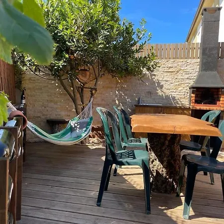 Nyaraló Casa Em Madeira Com Jardim Privado Peniche