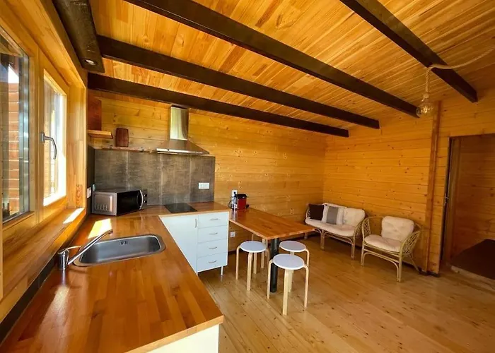 Casa Em Madeira Com Jardim Privado 別荘