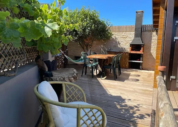 別荘 Casa Em Madeira Com Jardim Privado