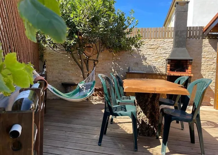 別荘 Casa Em Madeira Com Jardim Privado ペニシェ