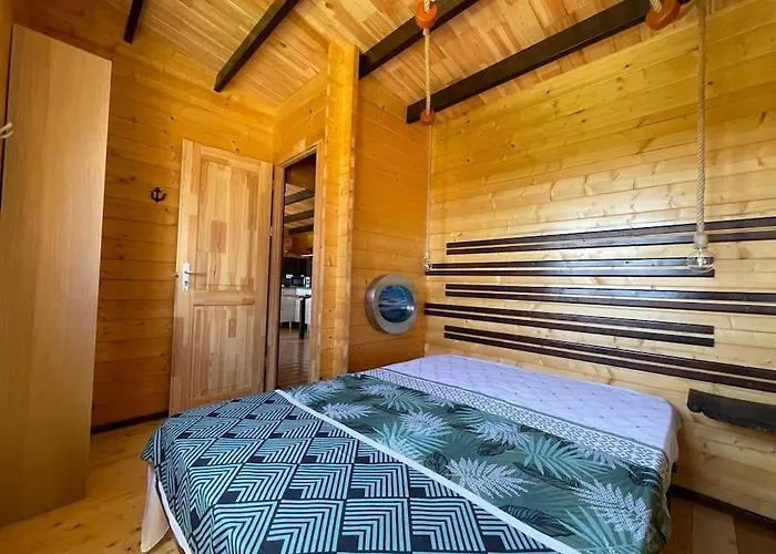 別荘 Casa Em Madeira Com Jardim Privado *